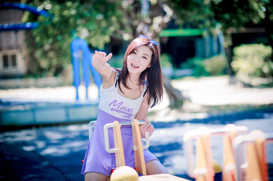 我来不及认真地年轻，待明白过来时，只能选择认真地老去。——三毛